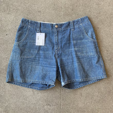 Load image into Gallery viewer, Levi’s Shorts Size 12 fits like 32”
