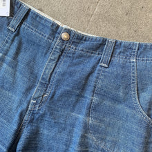 Load image into Gallery viewer, Levi’s Shorts Size 12 fits like 32”