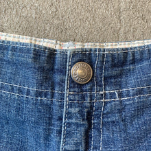 Load image into Gallery viewer, Levi’s Shorts Size 12 fits like 32”