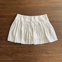 Load image into Gallery viewer, Nike Dri-Fit White Tennis Mini Skort Size XL Long