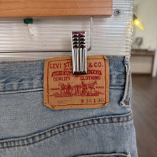 Load image into Gallery viewer, PA 2000's Levi's 550 Relaxed Light Wash Jeans fits 34x28" (paint stains)